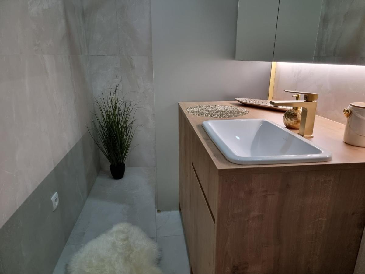Apartma Larisa *